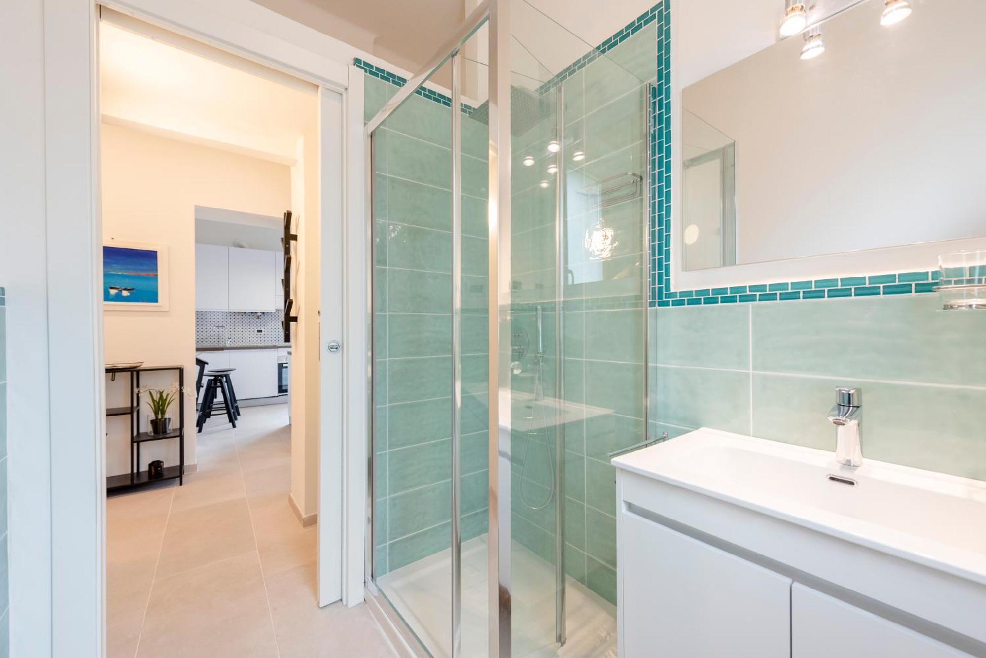 Joivy Blissful Flat For 6, Close To The