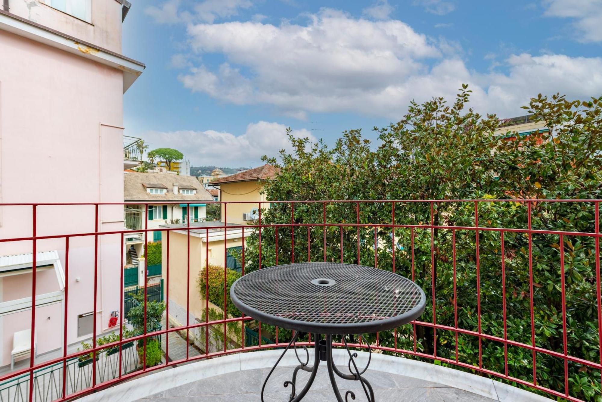 Joivy Blissful Flat For 6, Close To The