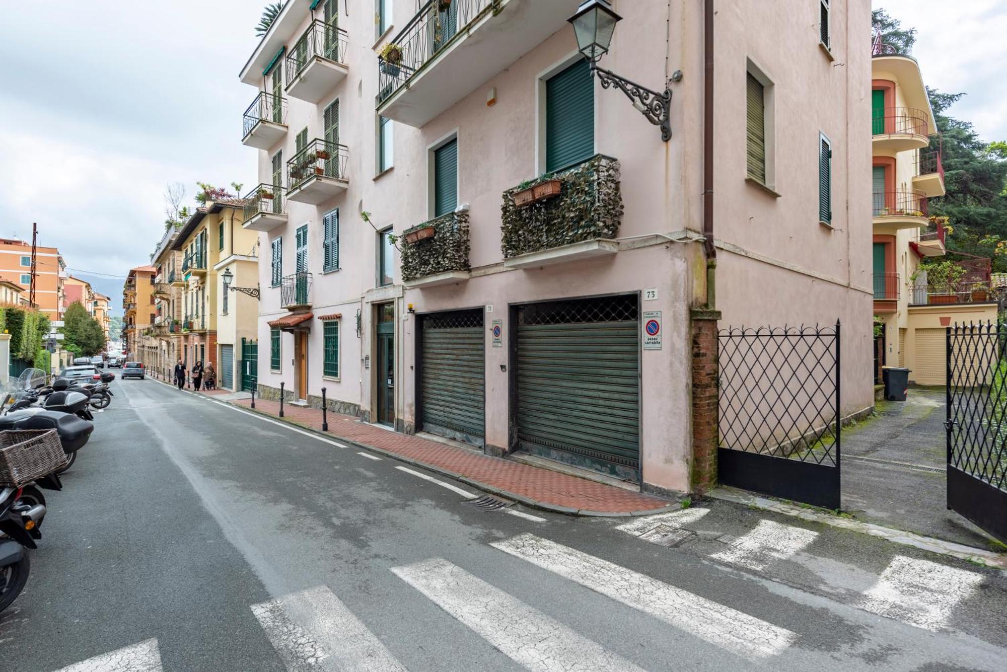 Joivy Blissful Flat For 6, Close To The